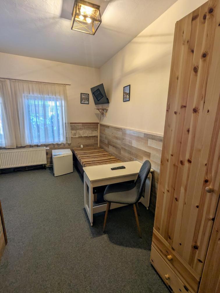 Hotel Alfa Trutnov Buitenkant foto
